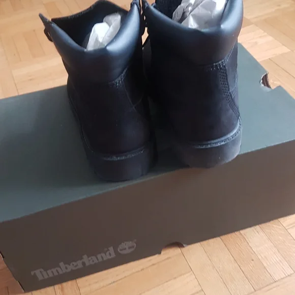 Kids gently used black timberland boot - Picture 2 of 5